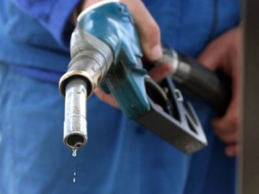 Petrom ieftineşte carburanţii
